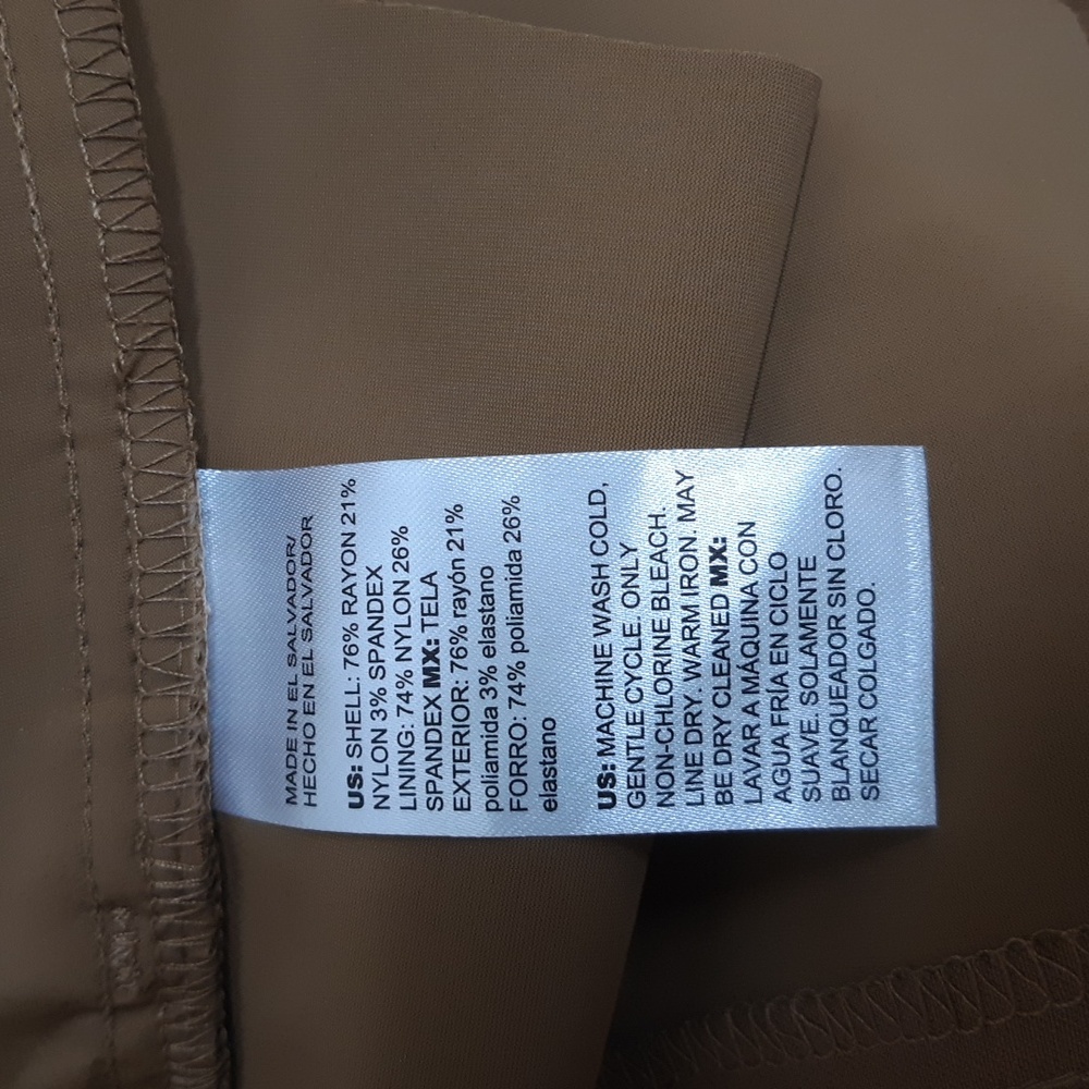 Chico's So Slimming Brigitte Slim Leg Pants - NWT - Picture 8 of 8